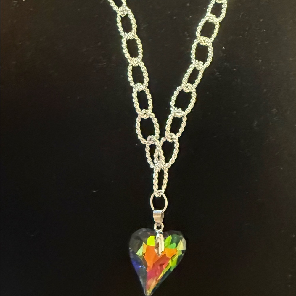 Gorgeous Silver Chain Necklace with Heart Pendant - Picture 4 of 5
